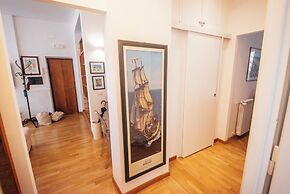 Green Hill Apartment