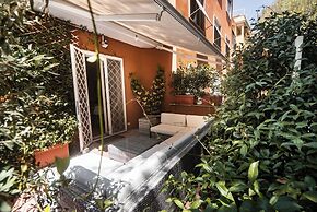 Green Hill Apartment