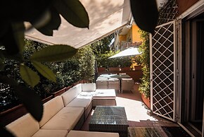 Green Hill Apartment