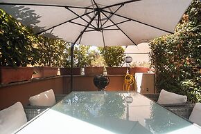 Green Hill Apartment