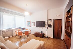 Green Hill Apartment