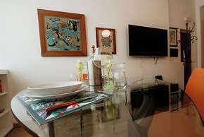 Green Hill Apartment