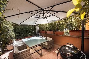 Green Hill Apartment