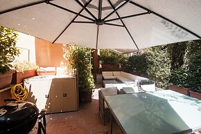 Green Hill Apartment