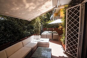 Green Hill Apartment