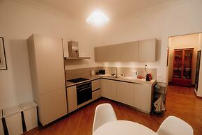 Green Hill Apartment