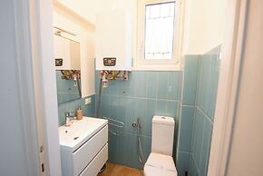 Green Hill Apartment