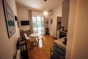 Green Hill Apartment