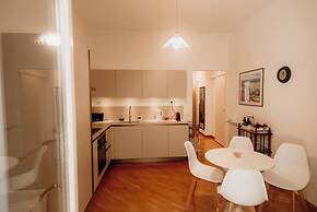 Green Hill Apartment