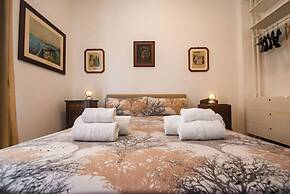 Green Hill Apartment