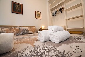 Green Hill Apartment