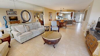 Inlet Reef 413 2 Bedroom Condo by RedAwning