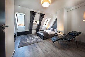 Small Venice Apartments