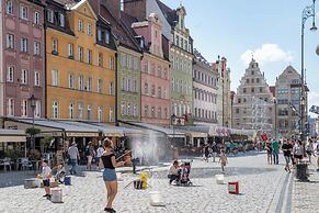 Small Venice Apartments