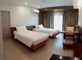 Cozy Don Mueang Hotel