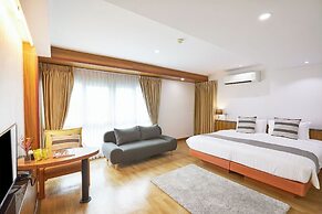 Cozy Don Mueang Hotel