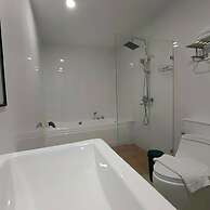 Cozy Don Mueang Hotel