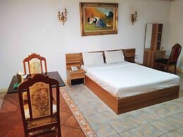 OYO 75466 13 Coins Bang Yai Hotel