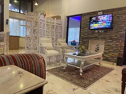 Luxsugero Penthouse Kaichidham