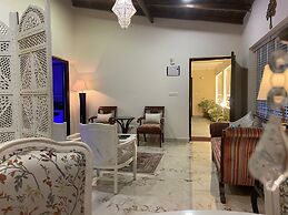 Luxsugero Penthouse Kaichidham