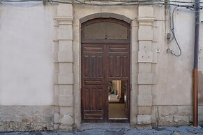 Historic Building Modern Touches - Ortigia