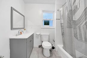 Luxury 3 BR Near NYC with Easy Parking