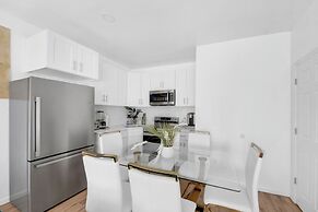 Luxury 3 BR Near NYC with Easy Parking