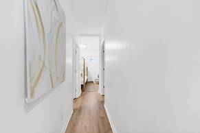 Luxury 3 BR Near NYC with Easy Parking