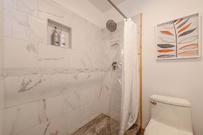 Cozy Cabin Private Hot-Tub Walk to Lake by Sierra Getaways