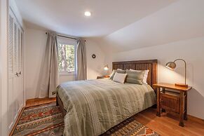 Cozy Cabin Private Hot-Tub Walk to Lake by Sierra Getaways