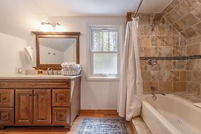 Cozy Cabin Private Hot-Tub Walk to Lake by Sierra Getaways