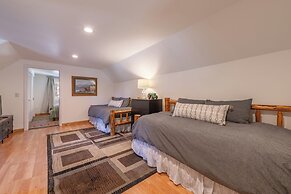 Cozy Cabin Private Hot-Tub Walk to Lake by Sierra Getaways