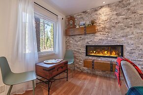 Cozy Cabin Private Hot-Tub Walk to Lake by Sierra Getaways