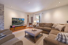 Cozy Cabin Private Hot-Tub Walk to Lake by Sierra Getaways