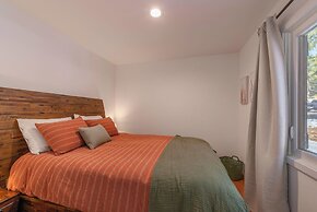 Cozy Cabin Private Hot-Tub Walk to Lake by Sierra Getaways