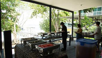 OYO 90980 Rainbow Island Sepanggar