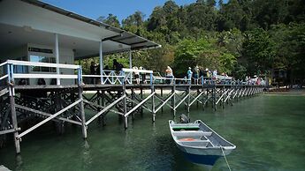 OYO 90980 Rainbow Island Sepanggar