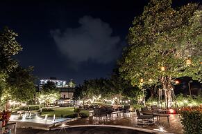 We Hotel Riverfront