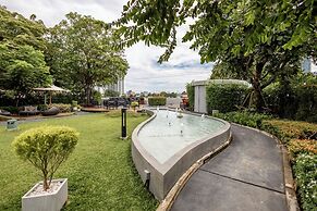 We Hotel Riverfront