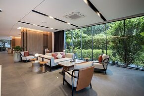 We Hotel Riverfront