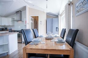 Manor 5 Lodge - 2 Bedroom Lodge - Pendine