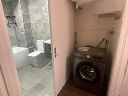 Inviting Apartment in Hayes With Garden & Parking