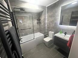 Inviting Apartment in Hayes With Garden & Parking