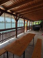 Romantic Lakeside Retreat - Nature, Sport, Near Bp