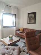 Romantic Lakeside Retreat - Nature, Sport, Near Bp