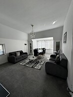 Inviting 2-bed Apartment in Poole