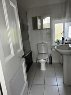 Inviting 2-bed Apartment in Poole