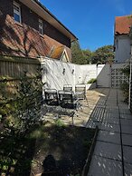 Inviting 2-bed Apartment in Poole
