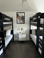 Inviting 2-bed Apartment in Poole