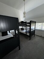 Inviting 2-bed Apartment in Poole